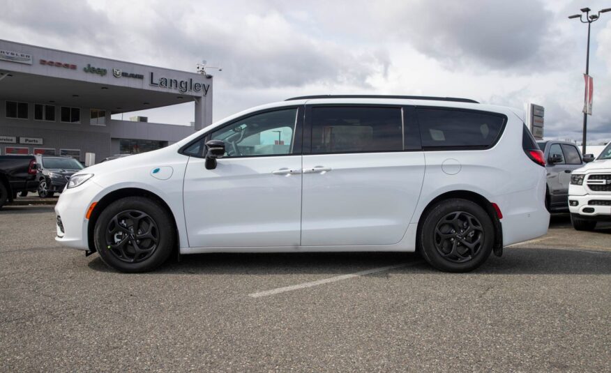 2024 Chrysler Pacifica Hybrid Select R115437