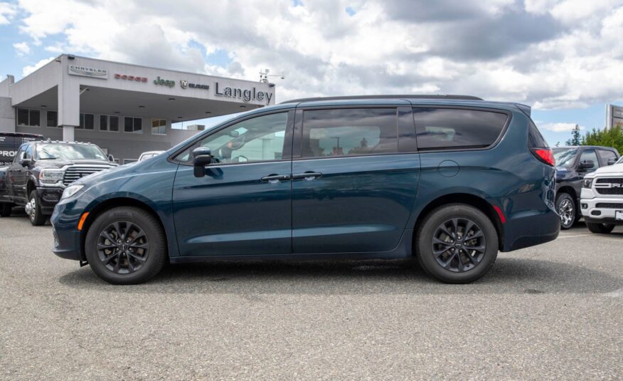 2022 Chrysler Pacifica Touring LC2140