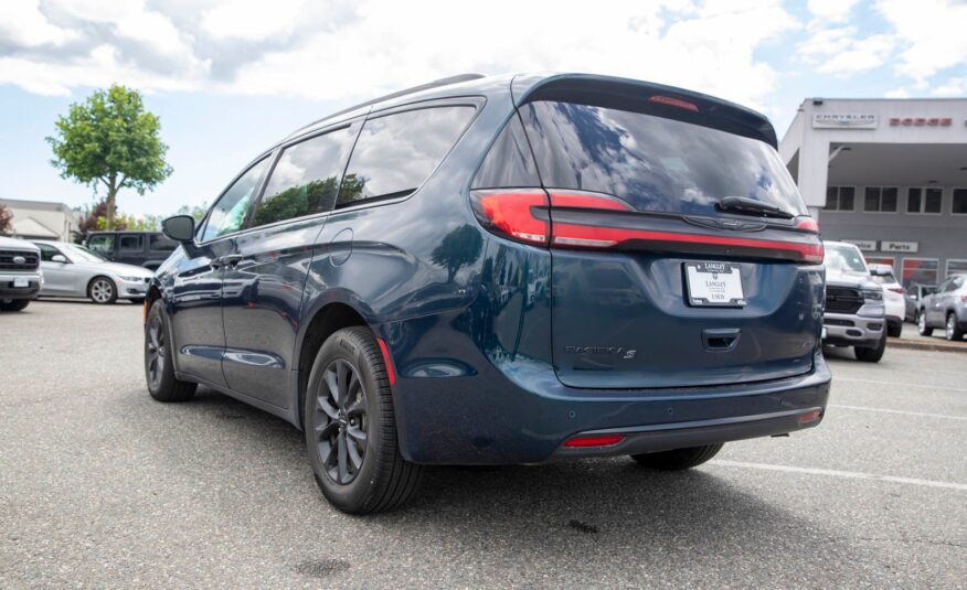 2022 Chrysler Pacifica Touring LC2140