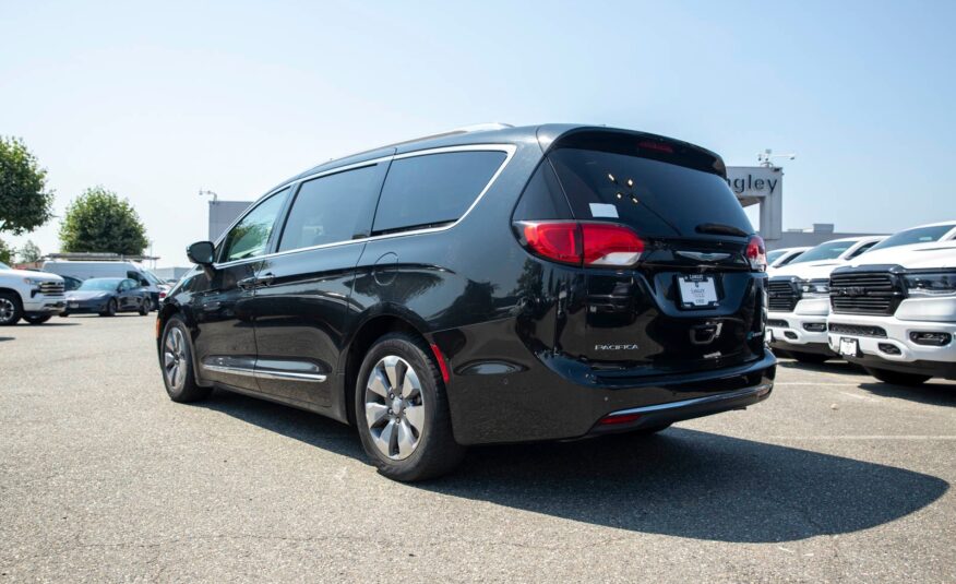 2017 Chrysler Pacifica Hybrid Platinum LC2099A