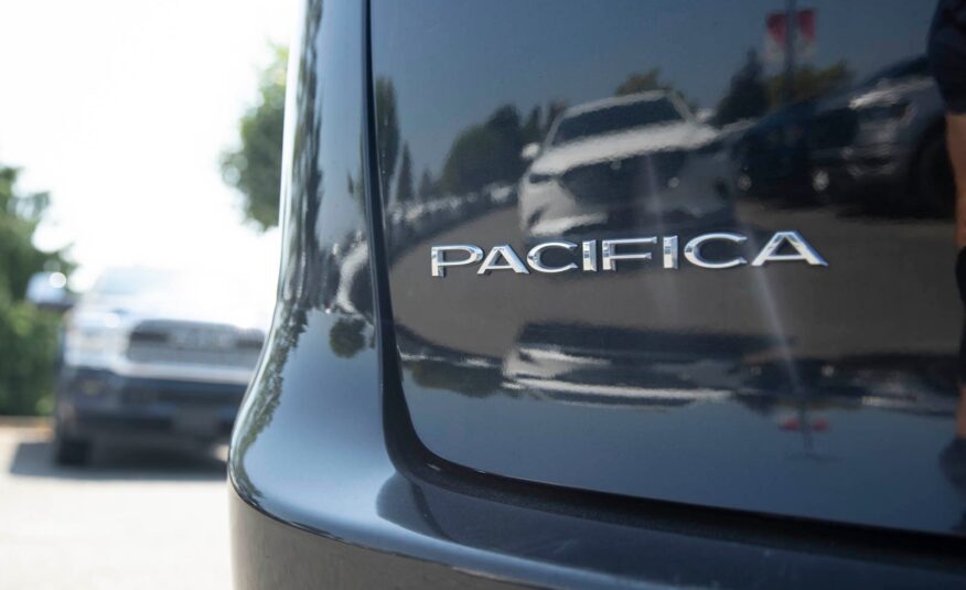 2017 Chrysler Pacifica Hybrid Platinum LC2099A