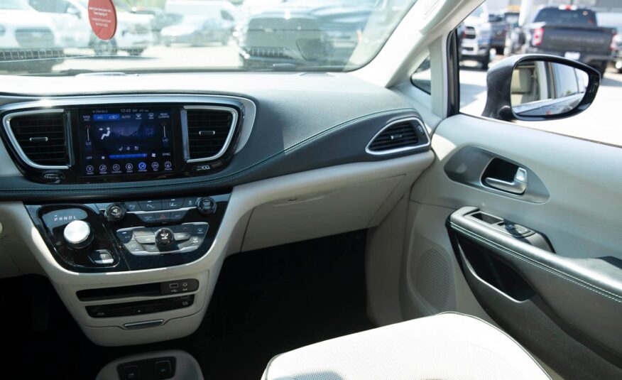 2017 Chrysler Pacifica Hybrid Platinum LC2099A