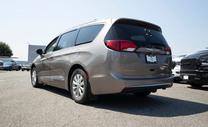 2018 Chrysler Pacifica Hybrid Limited P585809A