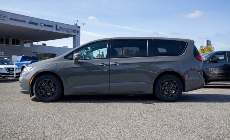 2022 Chrysler Pacifica Hybrid Limited LC2362