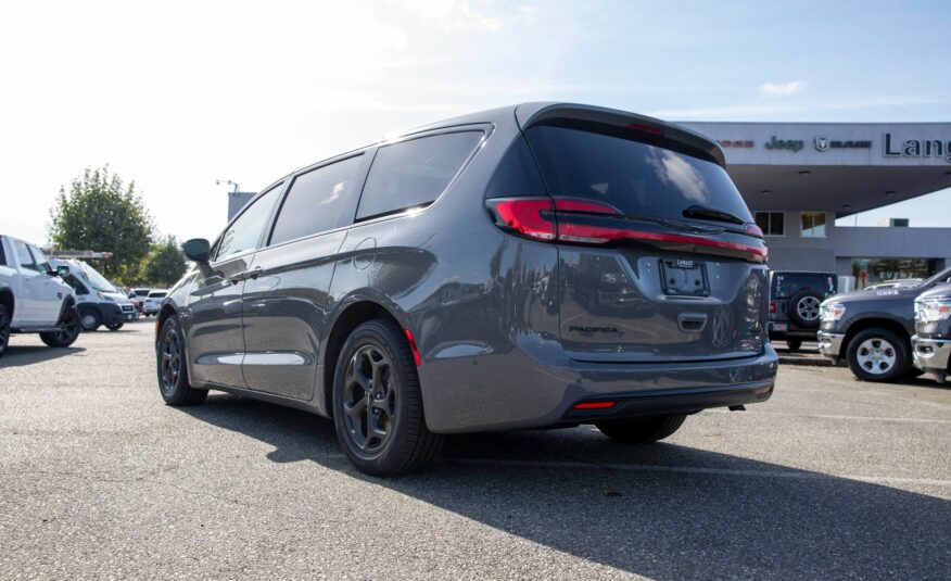 2022 Chrysler Pacifica Hybrid Limited LC2362