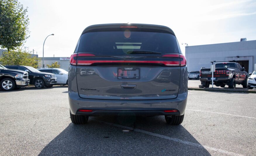 2022 Chrysler Pacifica Hybrid Limited LC2362