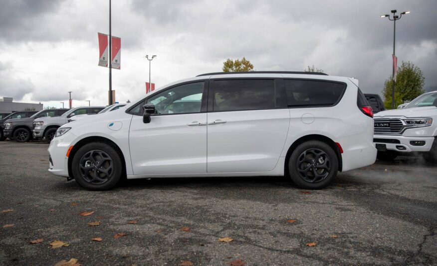 2024 Chrysler Pacifica Hybrid Select LC2376