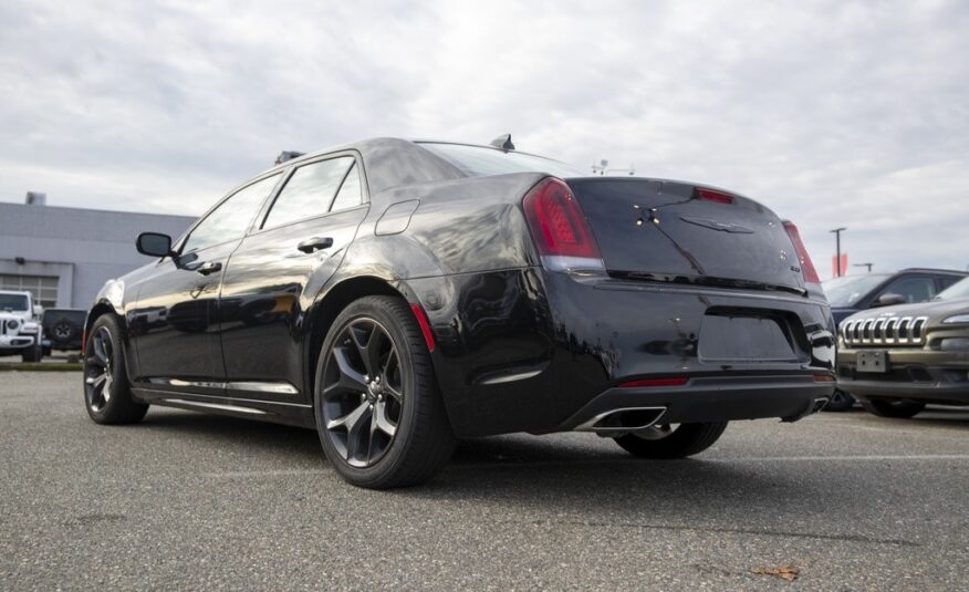 2022 Chrysler 300 Touring L LC2435