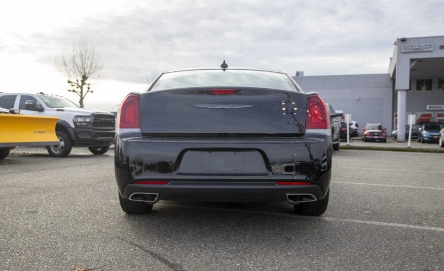 2022 Chrysler 300 Touring L LC2435