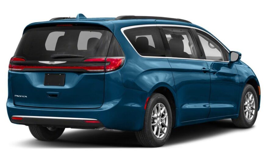 2022 Chrysler Pacifica Touring LC2458