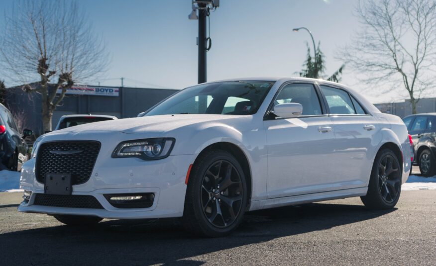 2022 Chrysler 300 Touring L LC2476