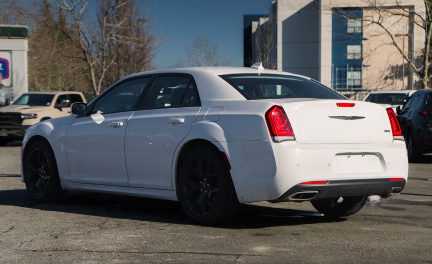 2022 Chrysler 300 Touring L LC2476