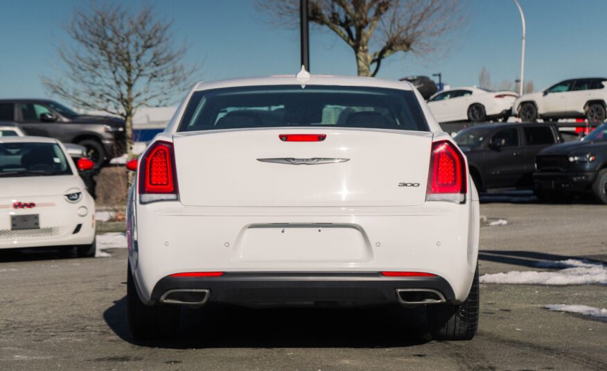 2022 Chrysler 300 Touring L LC2476