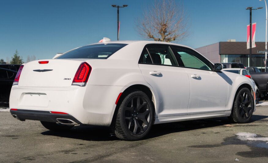 2022 Chrysler 300 Touring L LC2476