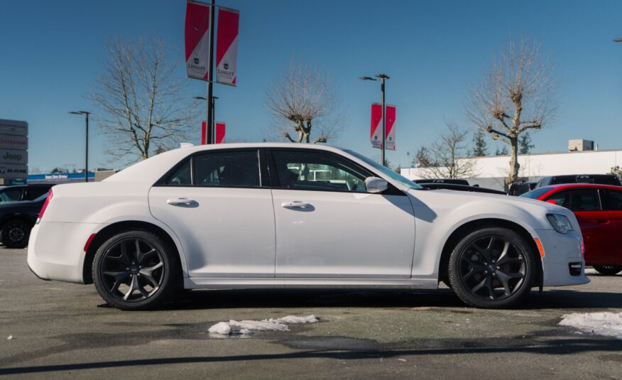 2022 Chrysler 300 Touring L LC2476