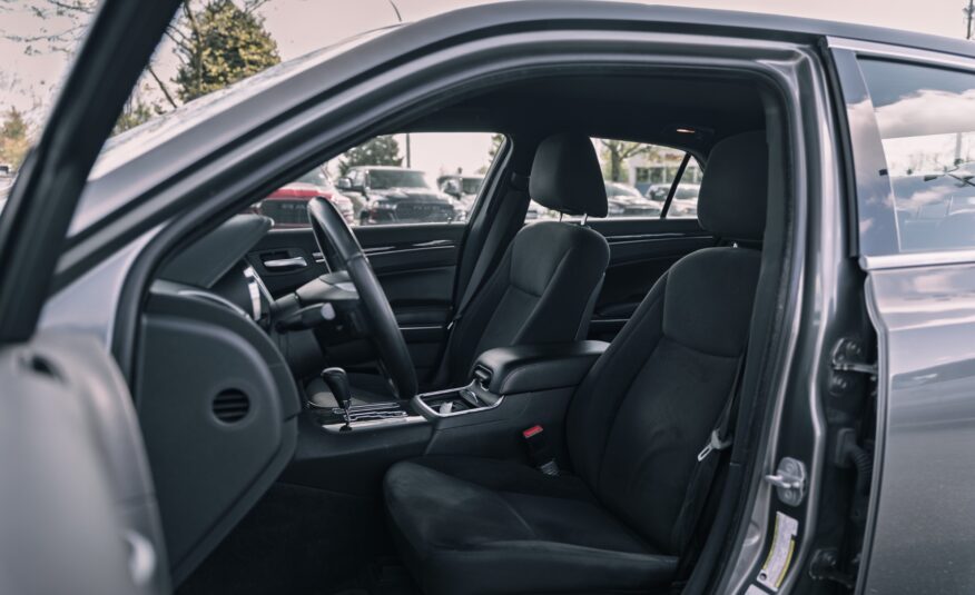 2011 Chrysler 300 Touring LC2435A