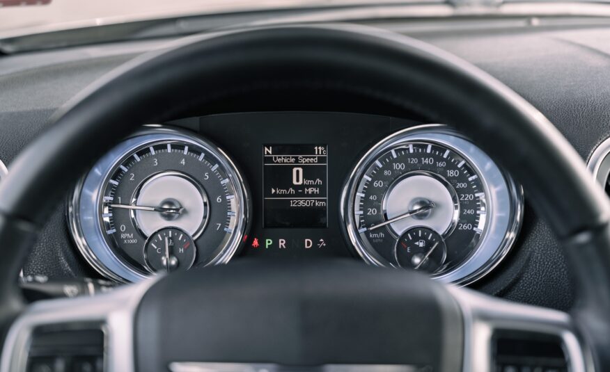 2011 Chrysler 300 Touring LC2435A