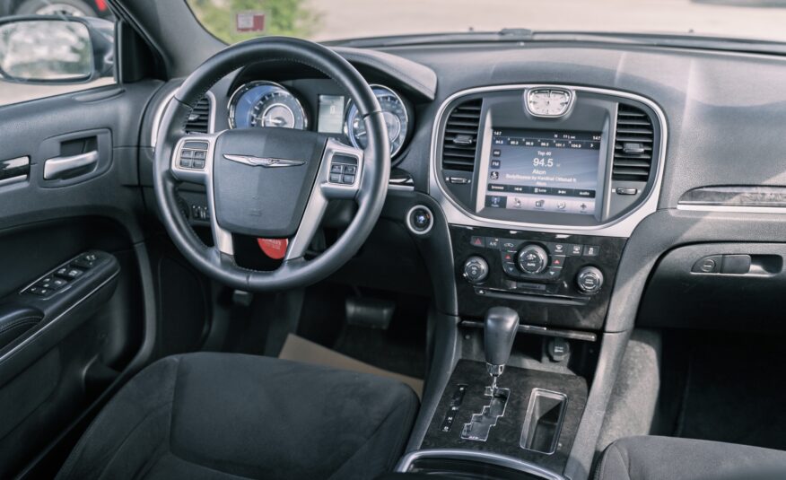 2011 Chrysler 300 Touring LC2435A