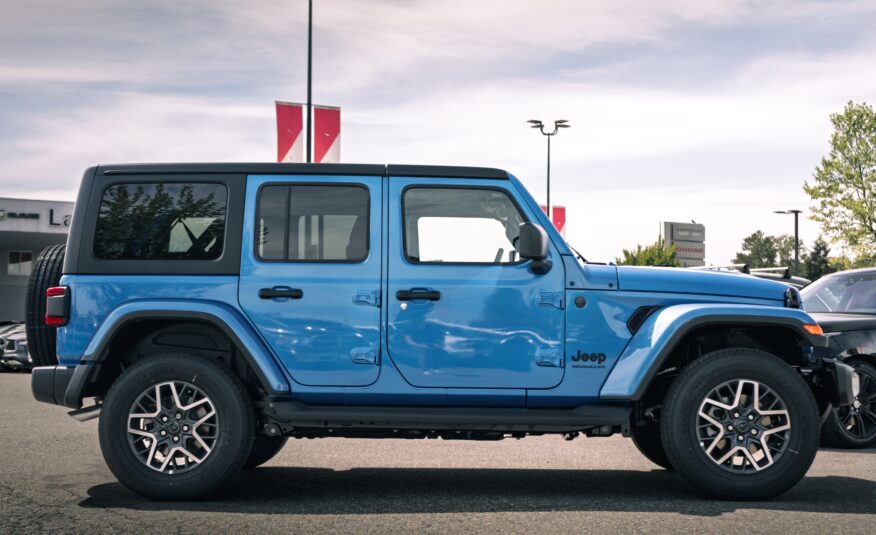 2025 Jeep Wrangler Sahara S564325