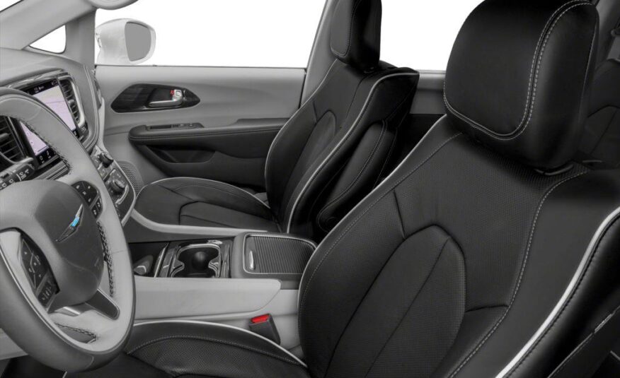 2023 Chrysler Pacifica Hybrid Limited LC2571