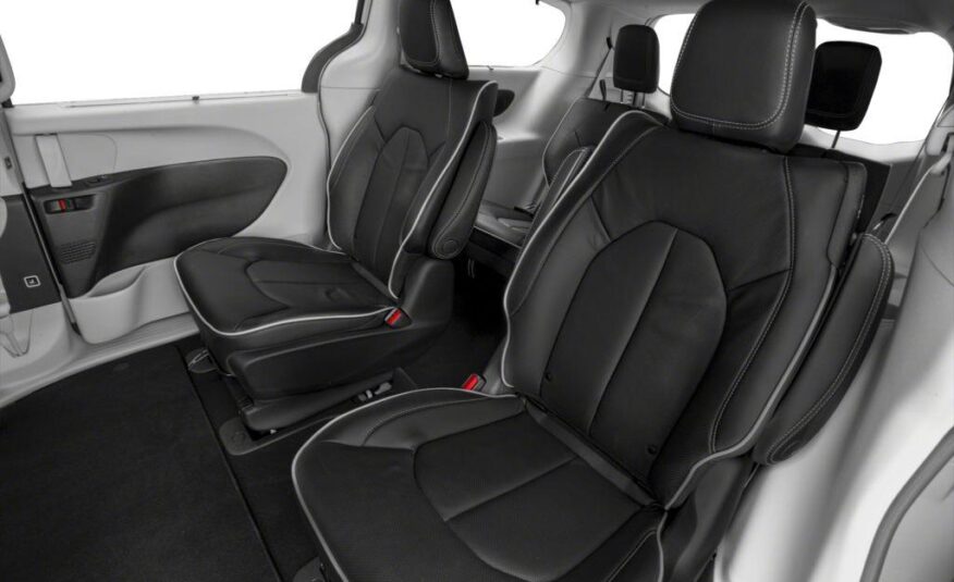 2023 Chrysler Pacifica Hybrid Limited LC2571