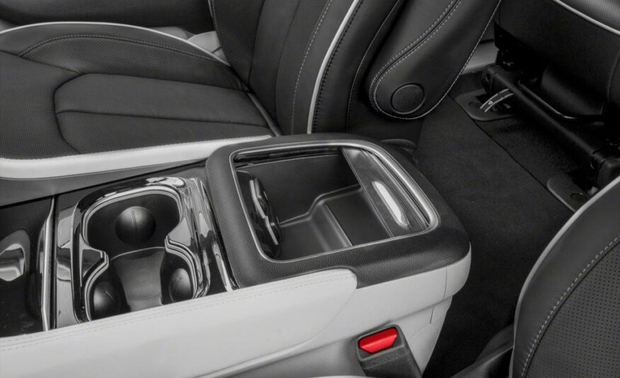 2023 Chrysler Pacifica Hybrid Limited LC2571
