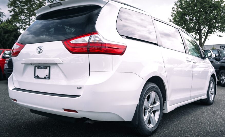 2018 Toyota Sienna LE 8-Passenger LC2552