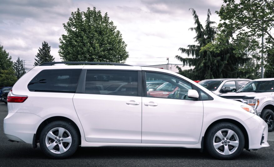 2018 Toyota Sienna LE 8-Passenger LC2552