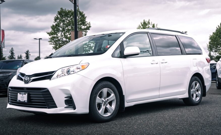 2018 Toyota Sienna LE 8-Passenger LC2552