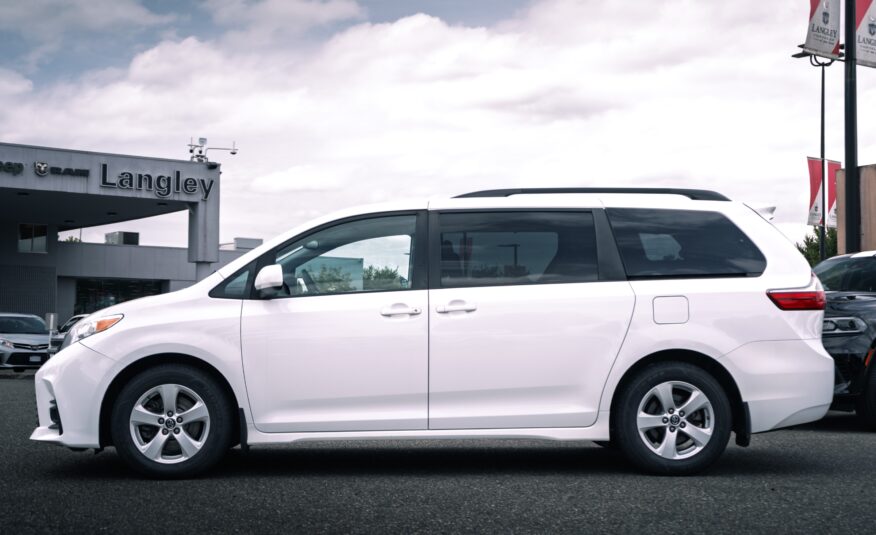 2018 Toyota Sienna LE 8-Passenger LC2552
