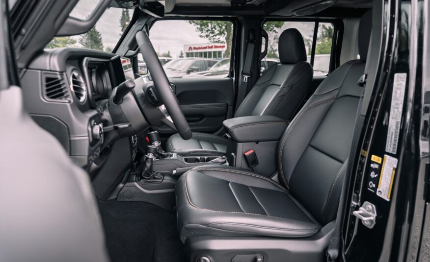2025 Jeep Wrangler Sahara S582820