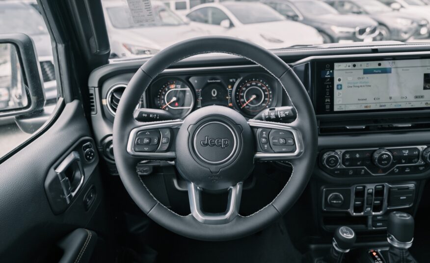 2025 Jeep Wrangler Sahara S582820