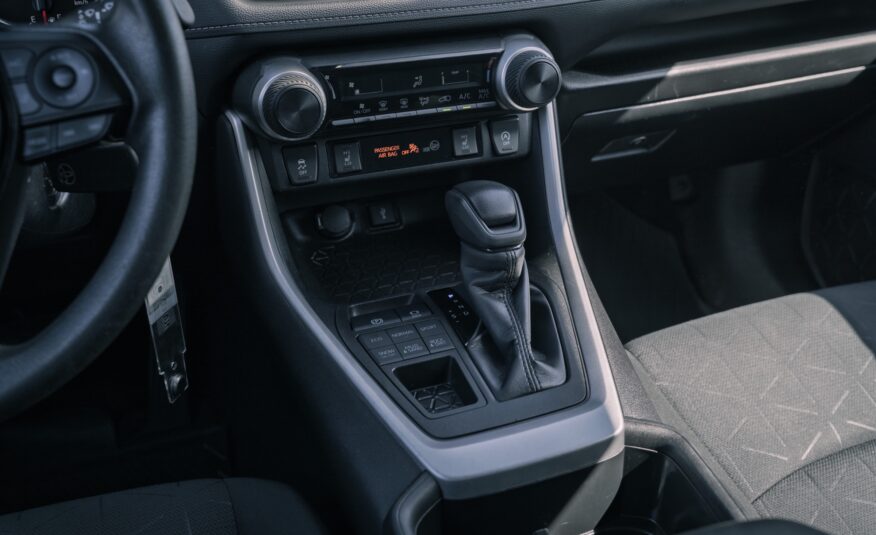 2022 Toyota RAV4 LE LC2580