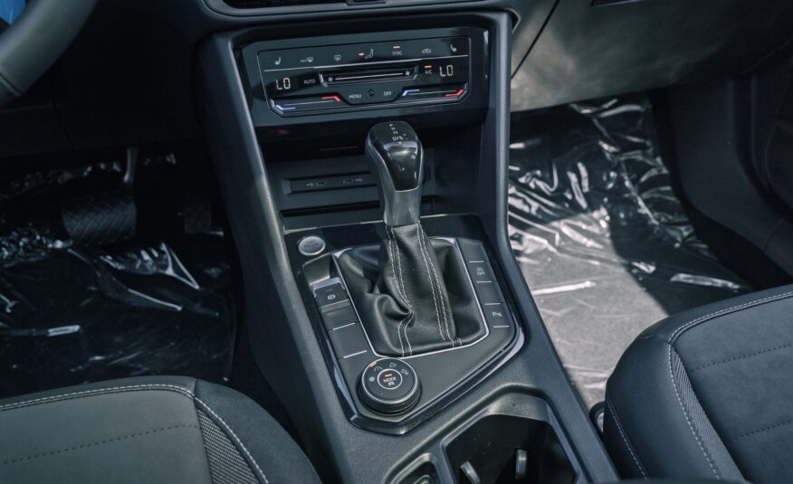 2025 Volkswagen Taos Comfortline Black Edition LC2604