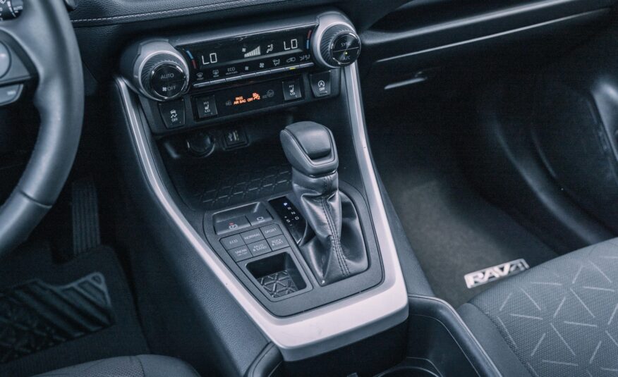 2024 Toyota RAV4 XLE LC2602