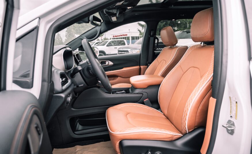 2024 Chrysler Pacifica Hybrid Pinnacle R109031