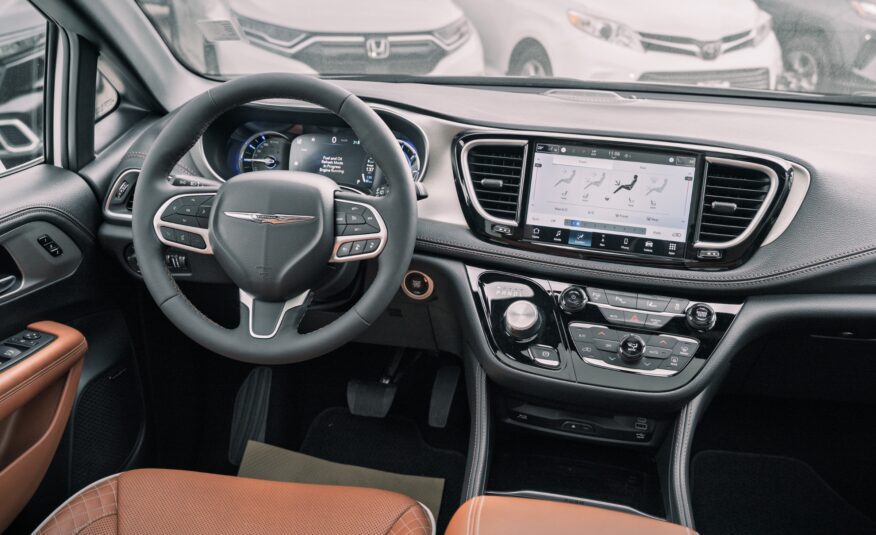 2024 Chrysler Pacifica Hybrid Pinnacle R109031