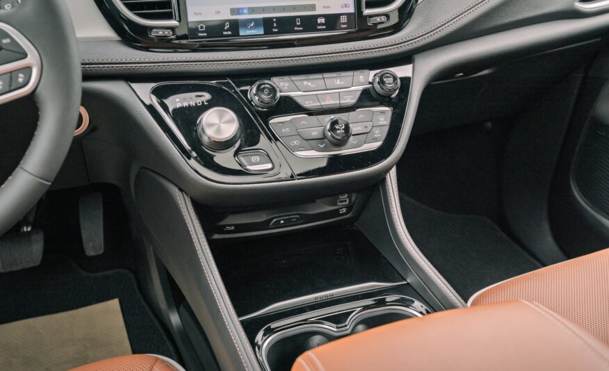 2024 Chrysler Pacifica Hybrid Pinnacle R109031