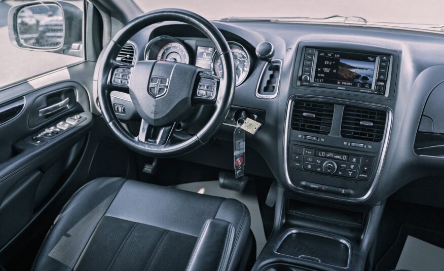 2020 Dodge Grand Caravan Premium Plus LC2675A