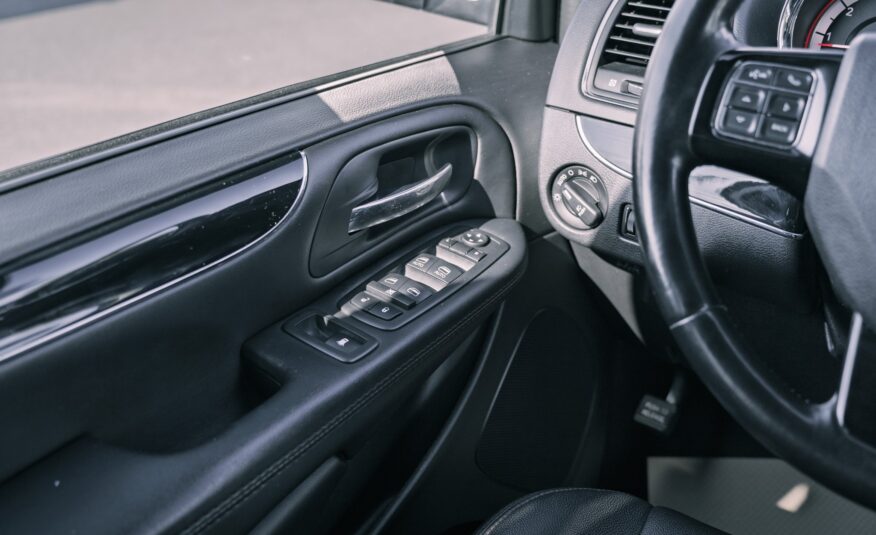 2020 Dodge Grand Caravan Premium Plus LC2675A