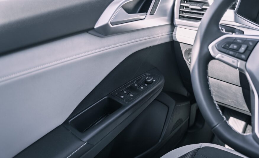 2025 Volkswagen Taos Comfortline LC2698
