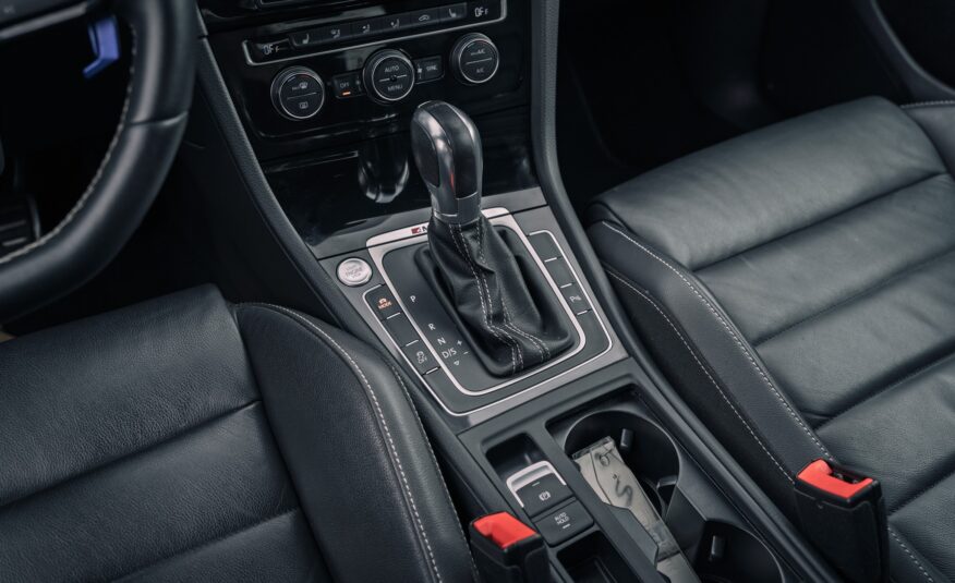 2017 Volkswagen Golf R 2.0 TSI LC2576AA