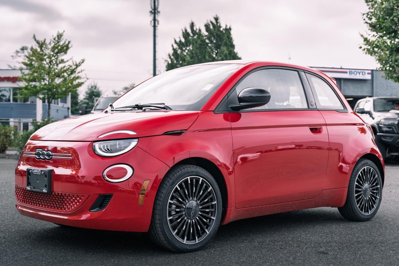 2025 Fiat 500e  S239990