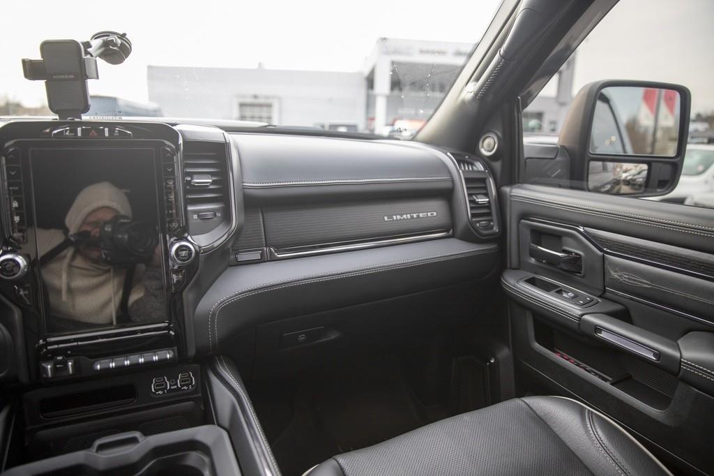 2024 RAM 3500 Limited R384141