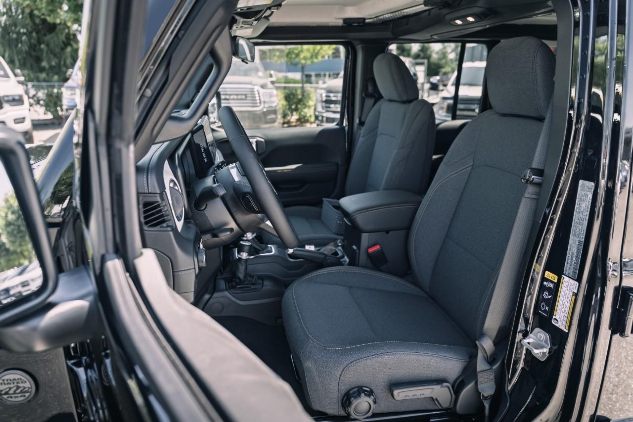 2025 Jeep Wrangler Sahara S633107