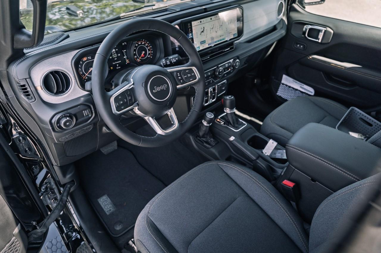 2025 Jeep Wrangler Sahara S633107