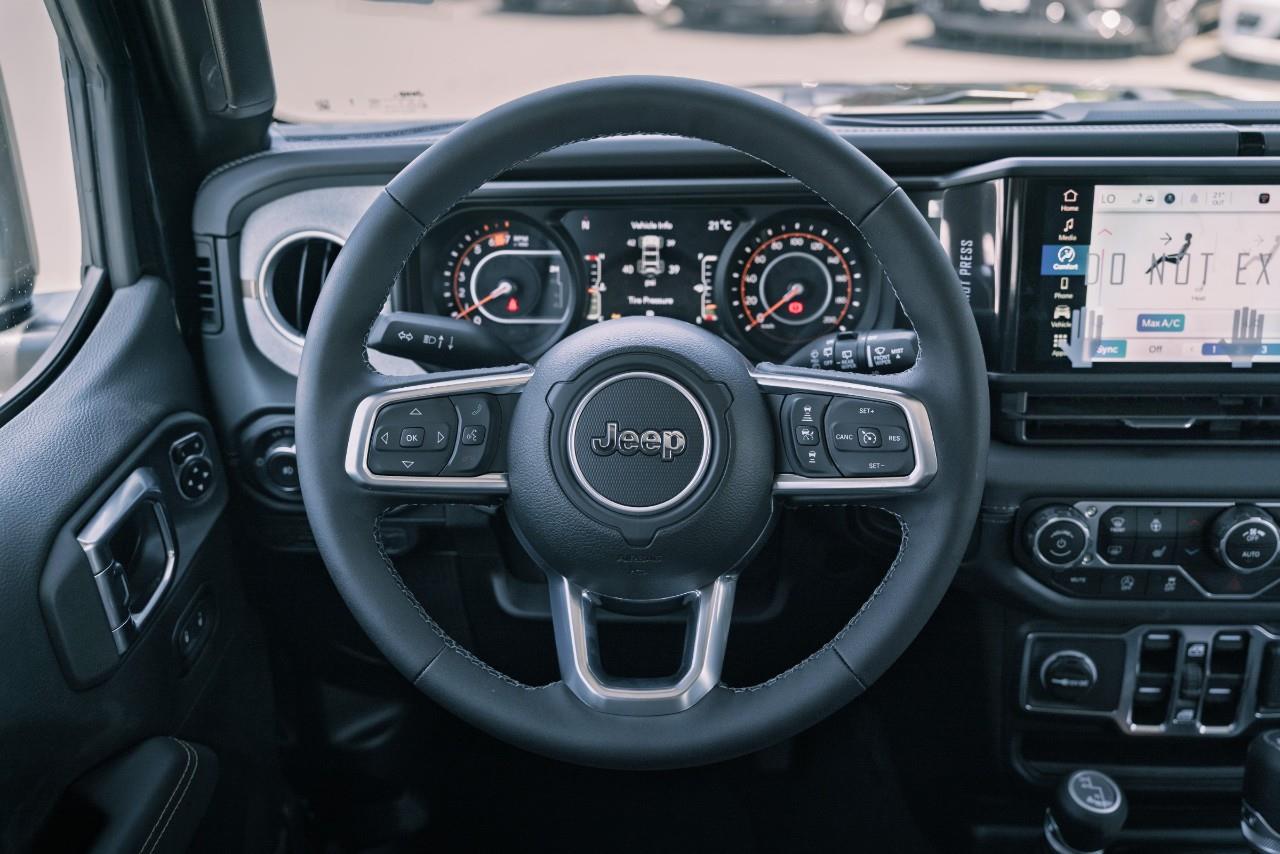 2025 Jeep Wrangler Sahara S633107