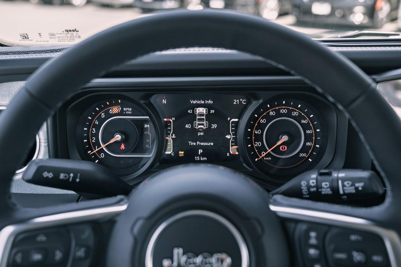 2025 Jeep Wrangler Sahara S633107