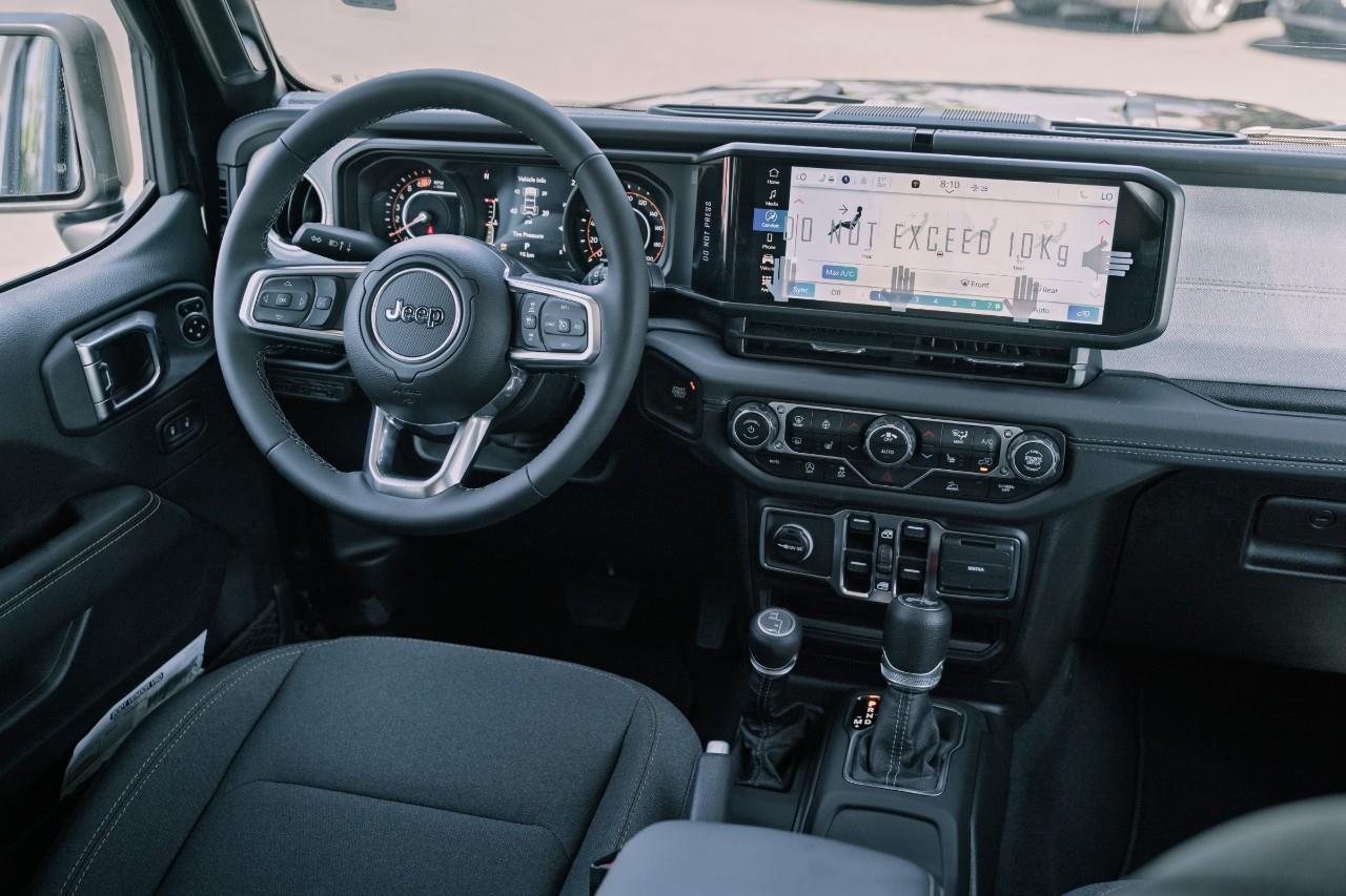 2025 Jeep Wrangler Sahara S633107