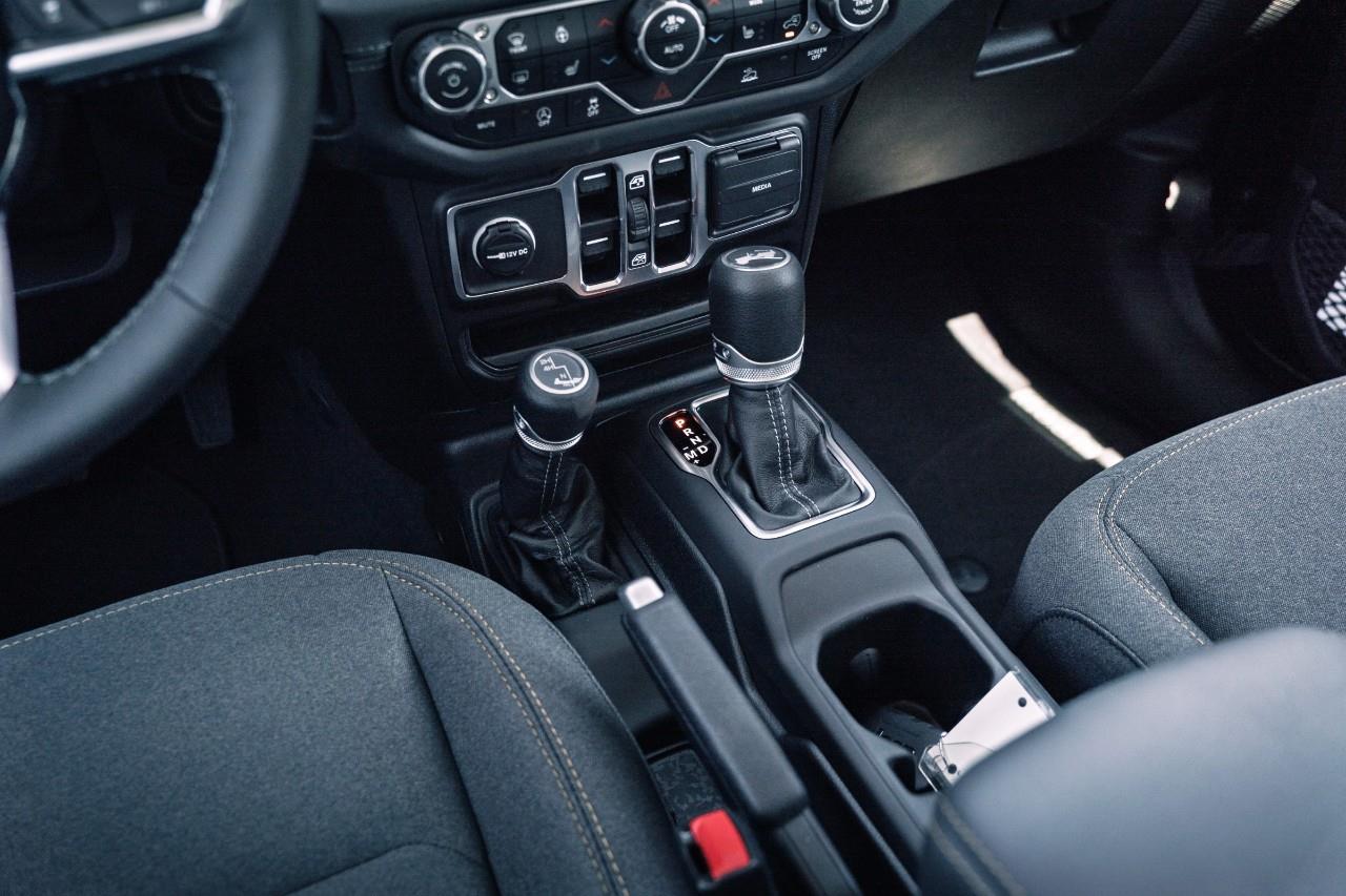 2025 Jeep Wrangler Sahara S633107